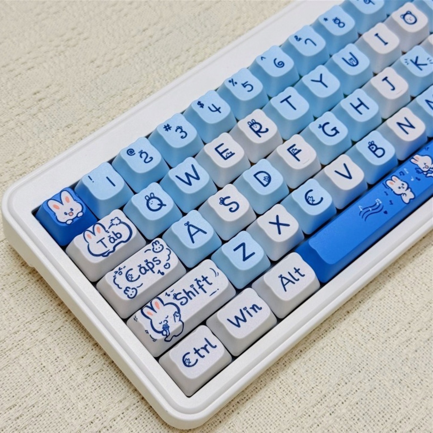 Keyboard Gaming Blue Switch - Keycap Kelinci Biru Lucu 124 Tombol
